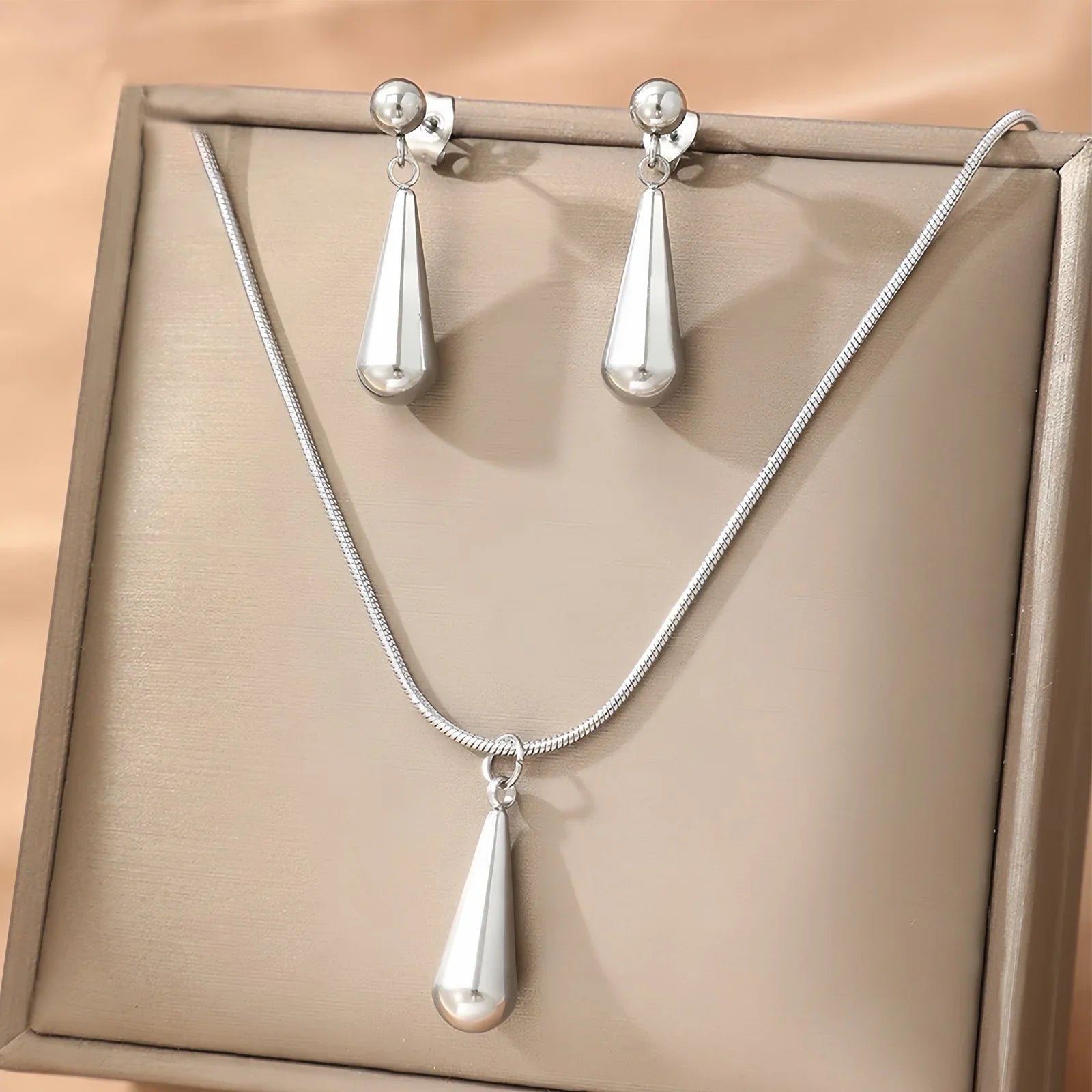 Coralie™ Drop Necklace Set